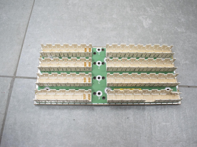 стенка с разъемами